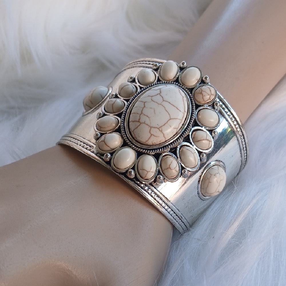 Paparazzi Marble Silver and Cream Statement Bracelet